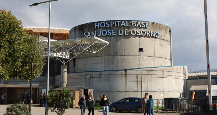 https://media.biobiochile.cl/wp-content/uploads/2026/03/hospital-osorno-750x400.png