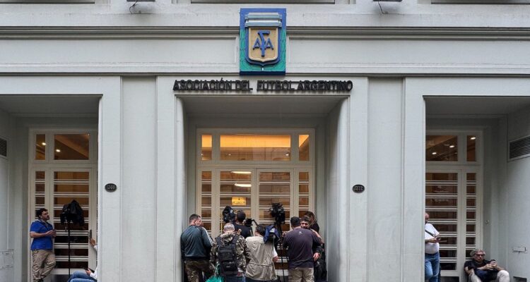 Comienza huelga del fútbol argentino por investigación contra ‘Chiqui’ Tapia y otros dirigentes de AFA