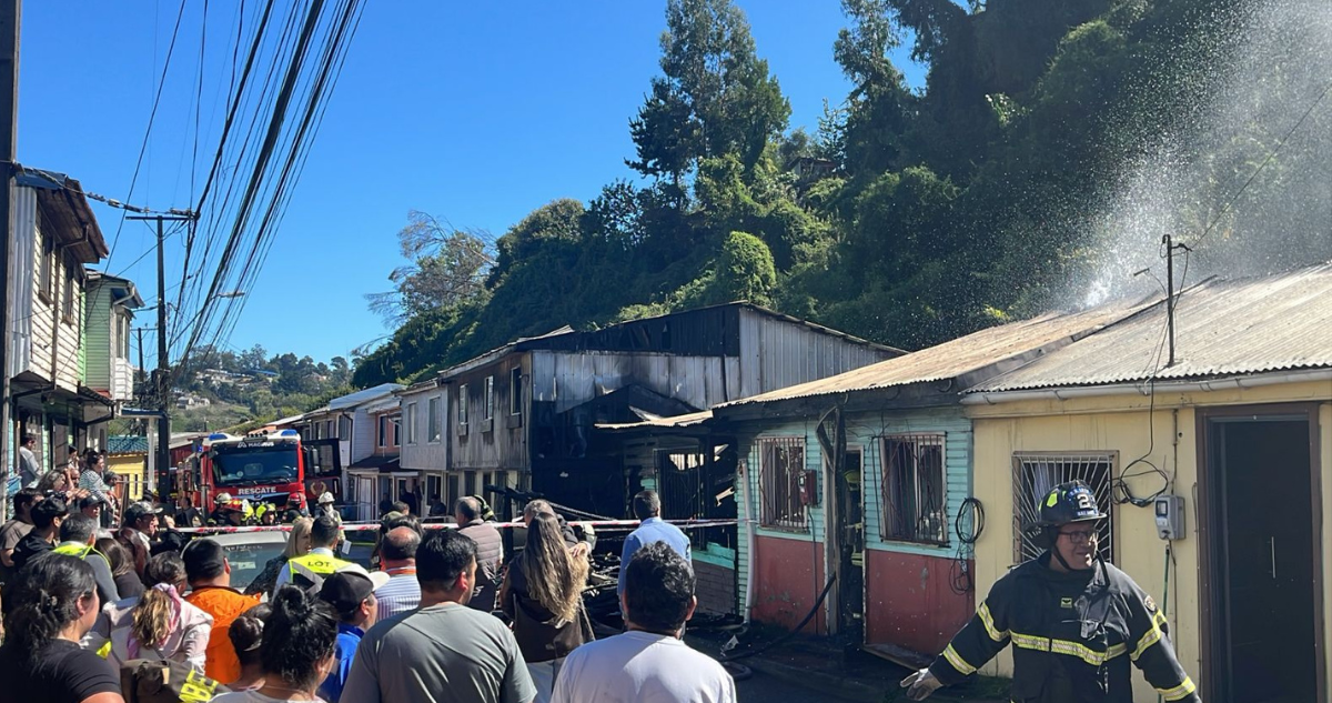 Incendio en Lota Bajo deja un muerto, 14 damnificados y cuatro viviendas destruidas