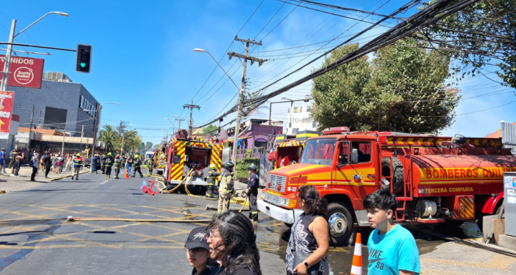 Incendio en Quilpué habría sido provocado por bengalas: municipio presentará querella criminal
