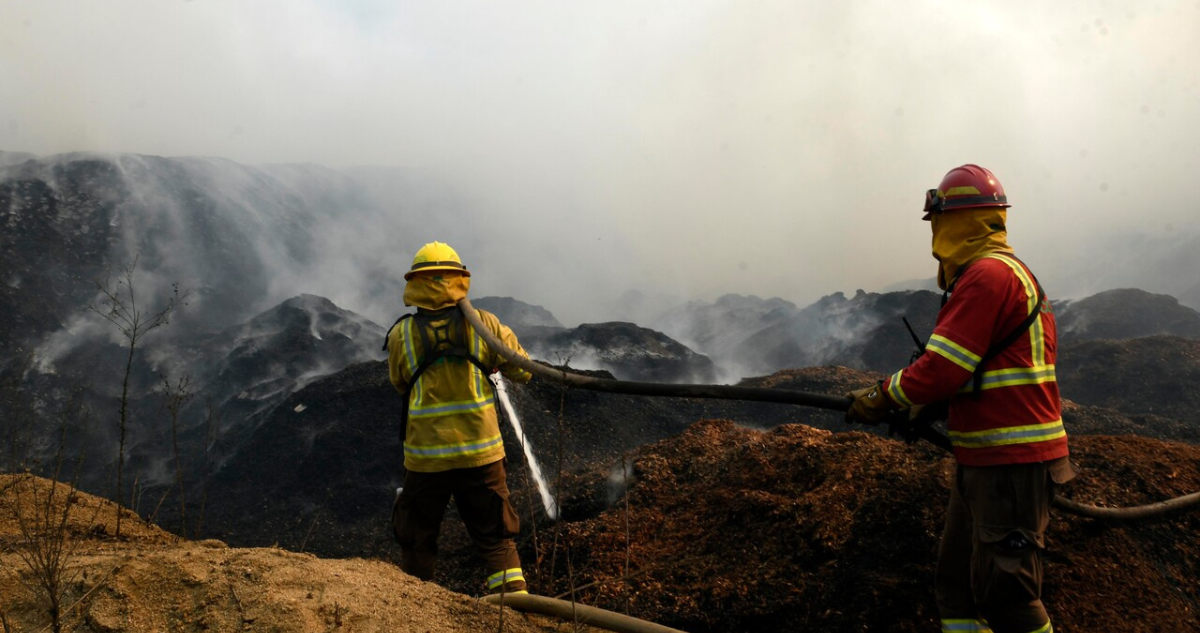 Incendio forestal en sector Rano Kau de Rapa Nui: más de 20 hectáreas afectadas