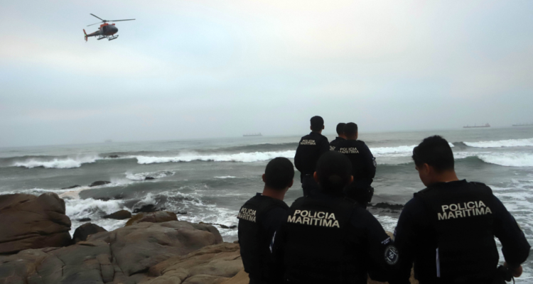 Intensa búsqueda de embarcación con 3 tripulantes que habría volcado en Coquimbo: no estaba autorizada