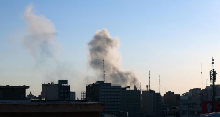 "Creyeron que no lo detectaríamos. Se equivocaron": Israel ataca un complejo nuclear "secreto" de Irán