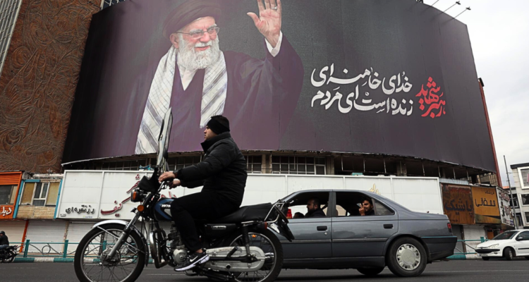 Cómo se estructura el poder en Irán: el rol del ayatolá y la compleja red que sostiene al régimen