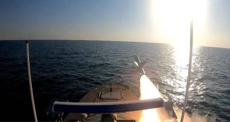 Irán afirma haber atacado con misiles la Quinta Flota de EEUU y objetivos energéticos israelíes