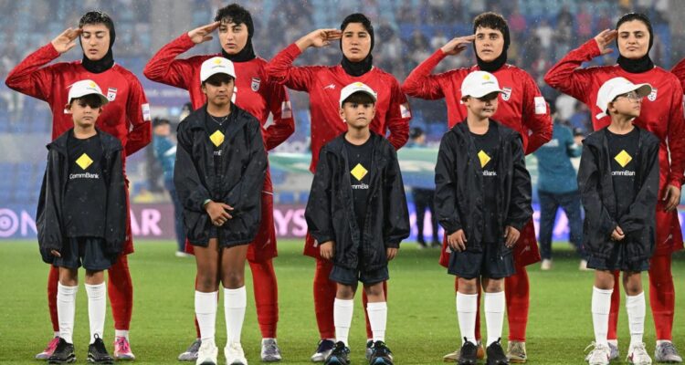 Irán criticó a EEUU por “secuestrar” a sus jugadoras en Australia.