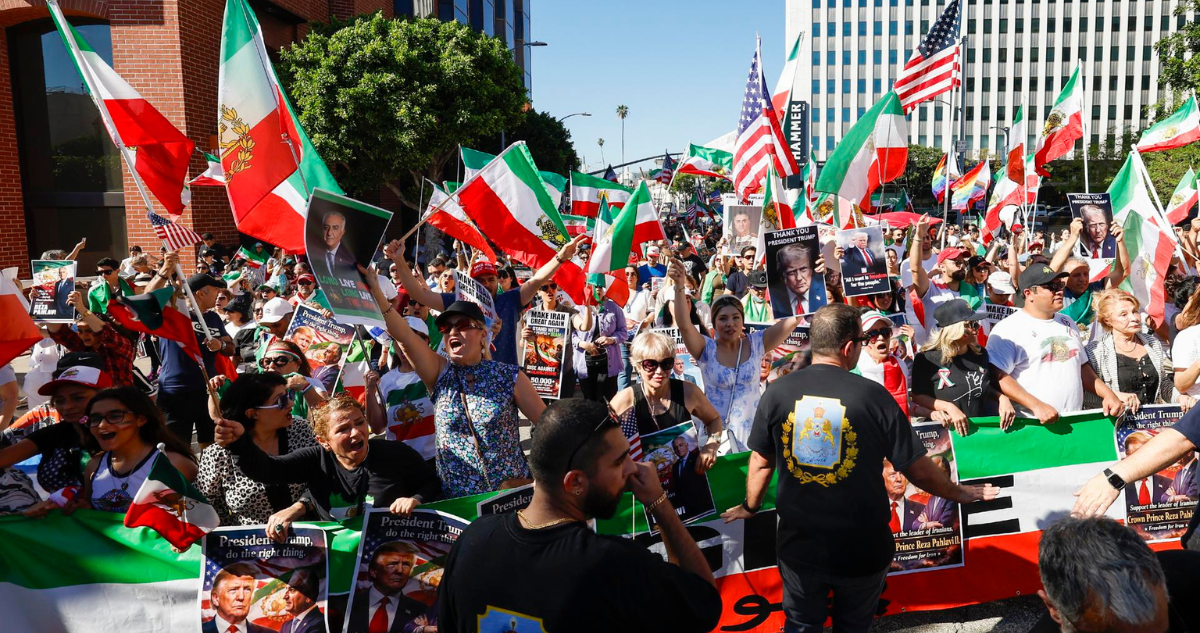 Iraníes celebran en Los Ángeles muerte de Alí Jamenei y agradecen a Trump y Netanyahu