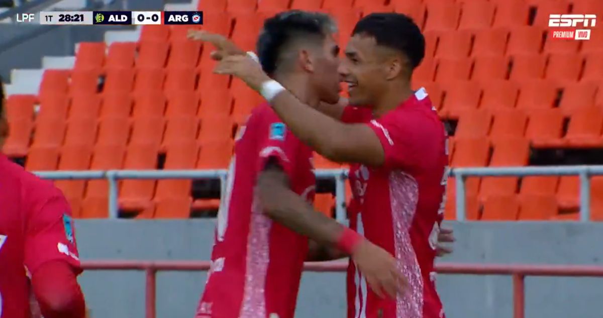 El gol de Iván Morales en visita de Argentinos Juniors al Aldosivi