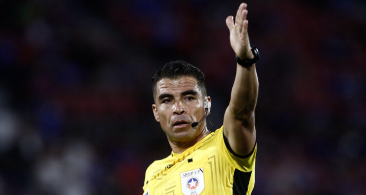 José Cabero dirigiendo La U-U. de Concepción