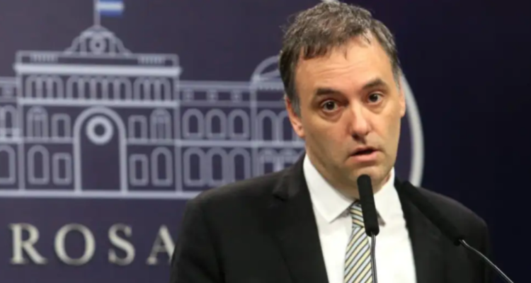 Justicia argentina investiga a jefe de Gabinete de ministros de Milei y él niega acusaciones