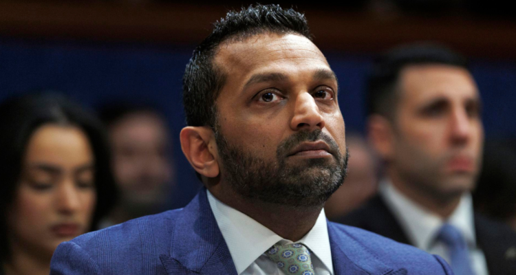 Hackers vinculados a Irán vulneran correo electrónico del director del FBI y filtran fotos personales