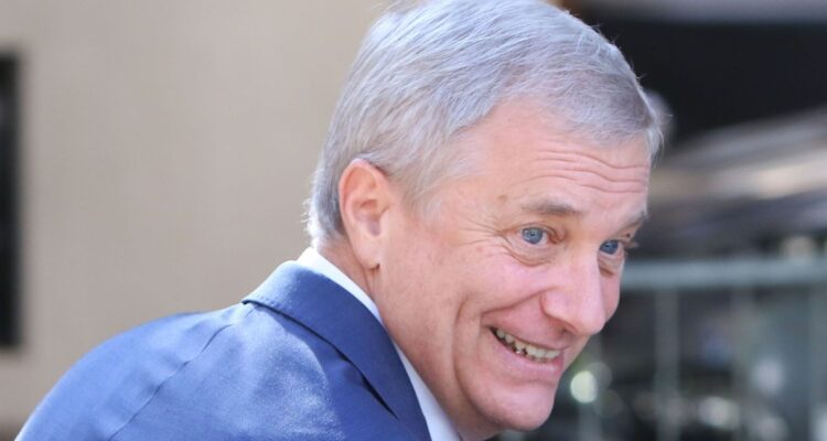 "Estrategia de mentiras": Frente Amplio se lanza contra Kast en medio de polémica por cable chino