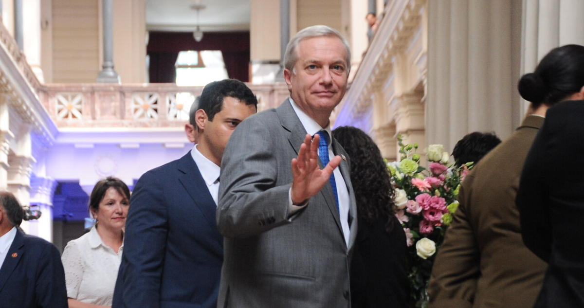 Kast desdramatiza viaje a EEUU en medio de crisis por cable chino: Chile puede llevarse bien con ambos