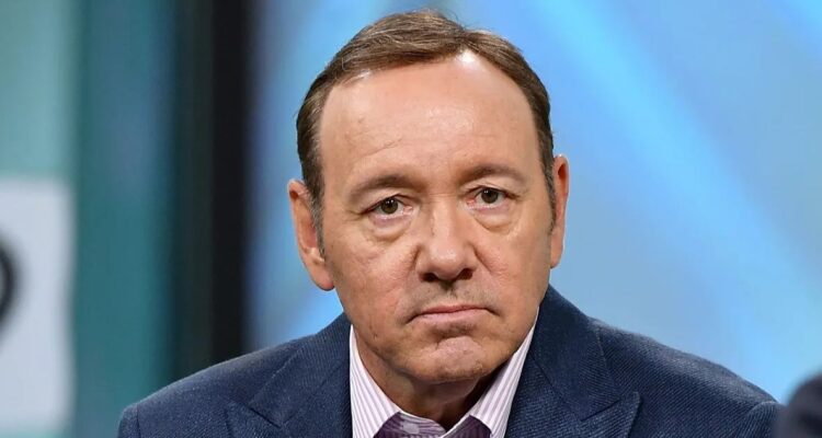 Kevin Spacey vuelve a safar y pacta con hombres que lo acusan de agresión sexual para evitar juicio