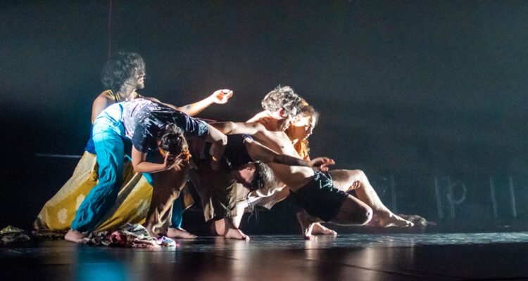 La Cacería, Plataforma Mono