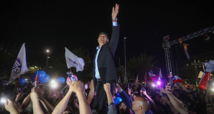 Encuesta La Cosa Nostra perfila al votante de Parisi: joven, pragmático y "ni izquierda, ni derecha"