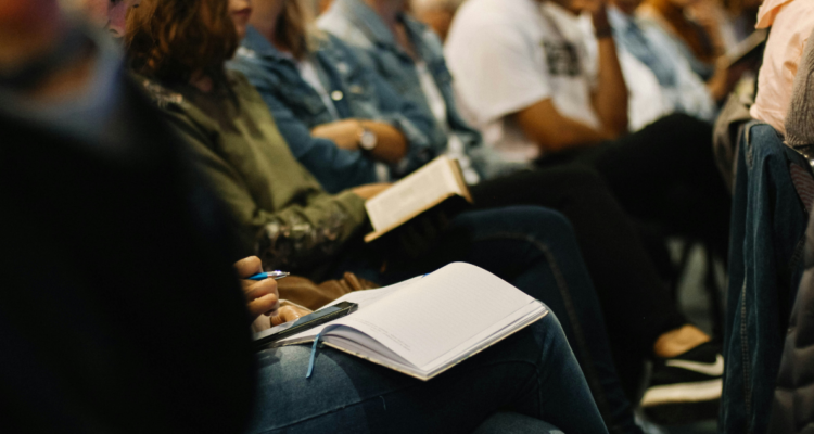 Foto de contexto de estudiantes