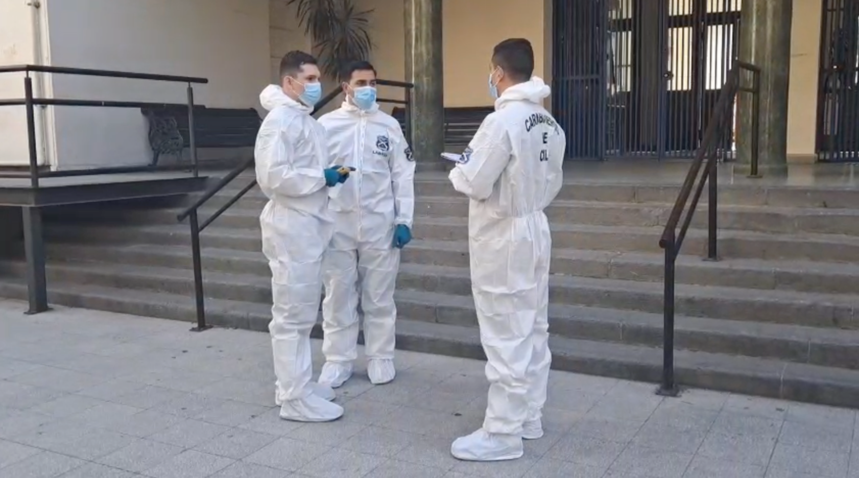 Escolares encapuchados perpetran ataque incendiario en Liceo Lastarria