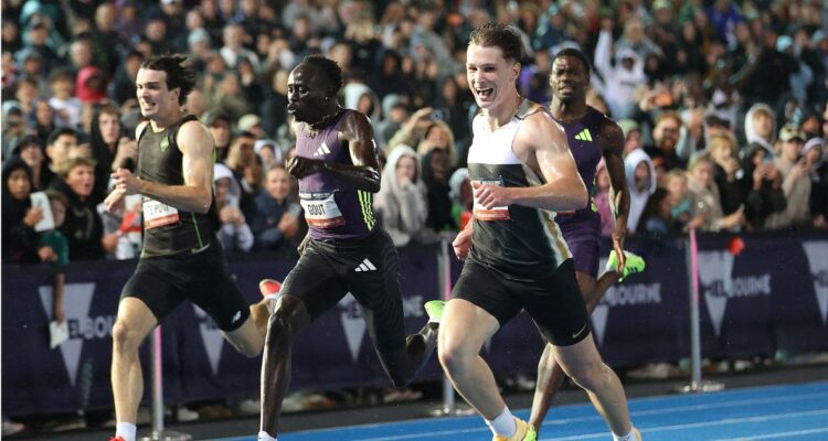 Lachlan Keneddy derrotó a Gout Gout en Melbourne