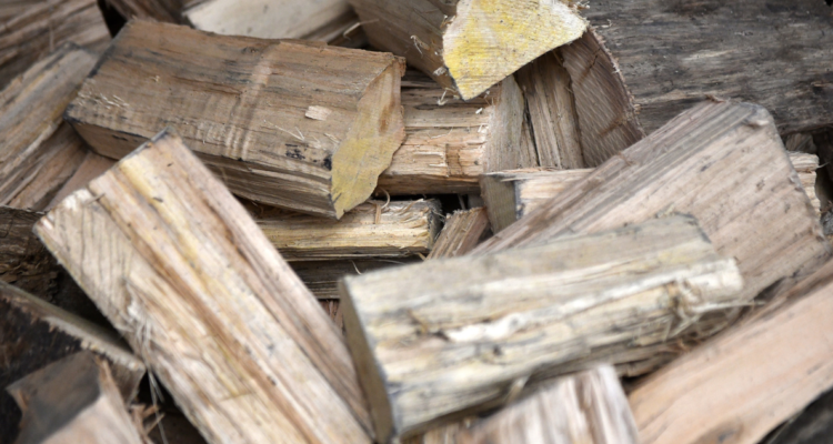 Hasta $10 mil extra por metro: empresas de venta de leña en La Araucanía anuncian alza de precios