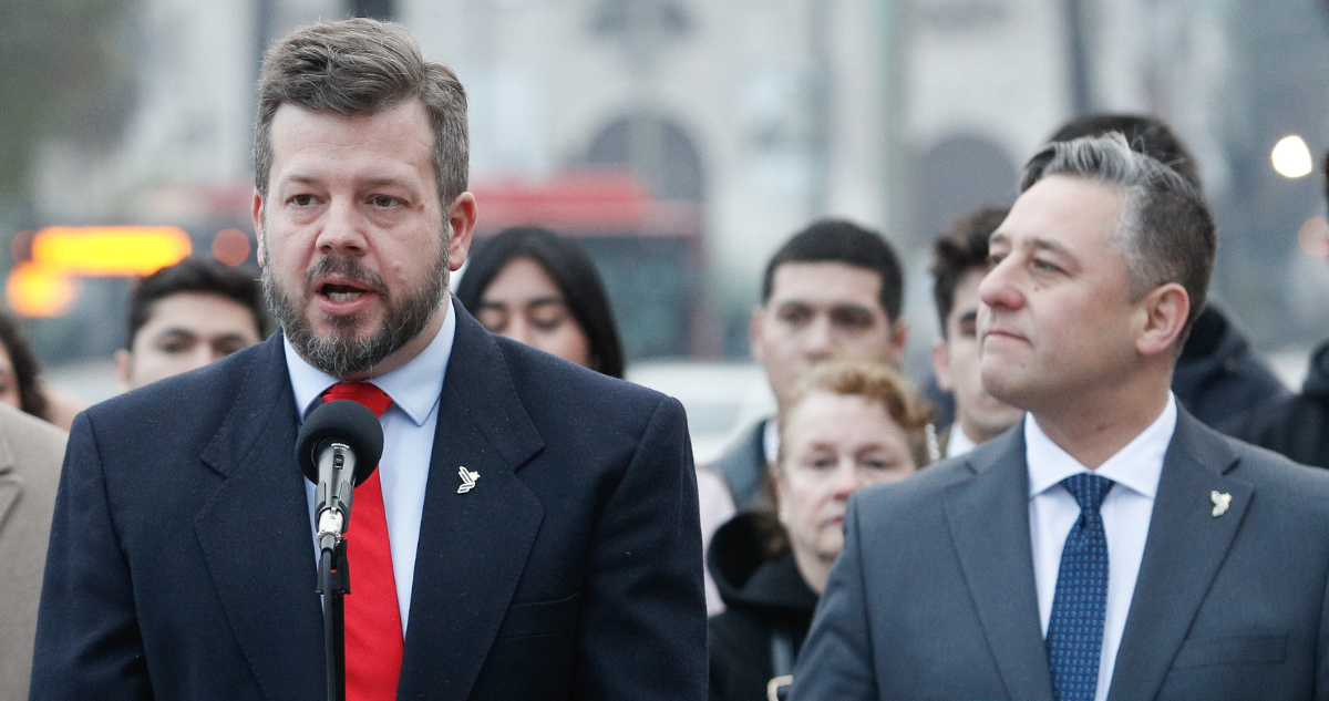 Libertarios anuncian AC contra exministra Aguilera por intervención para acelerar atención a su madre