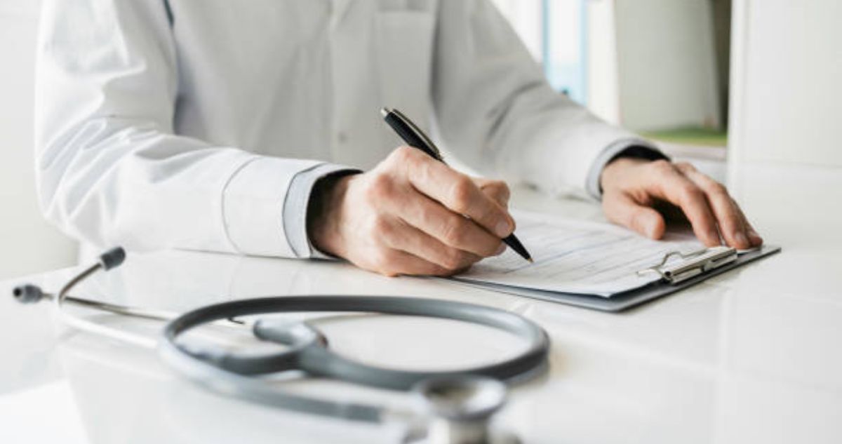 Comienza formalización de 359 funcionarios públicos acusados de comprar licencias médicas para viajar