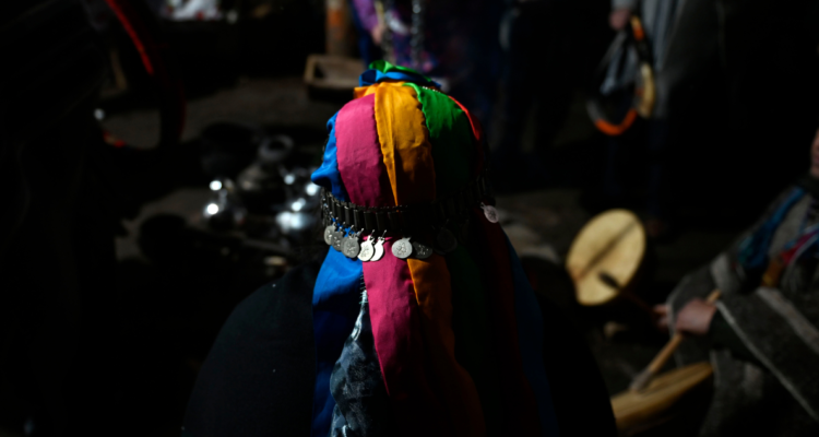 Foto de contexto de persona mapuche