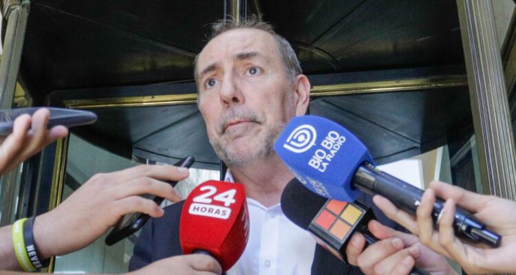 Louis de Grange acusa al gobierno de “maltratar” la relación con China y EEUU por polémica de cable