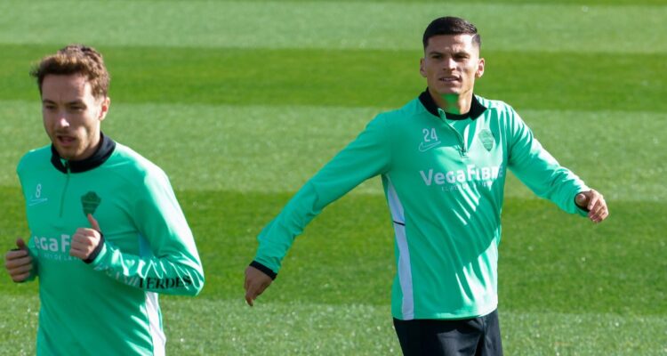 Lucas Cepeda no salió del banco en nueva derrota del Elche en LaLiga: último triunfo fue en 2025