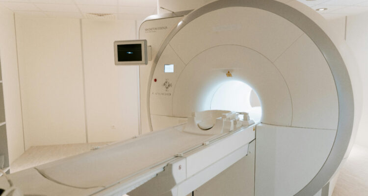 Foto de una máquina de resonancia magnética