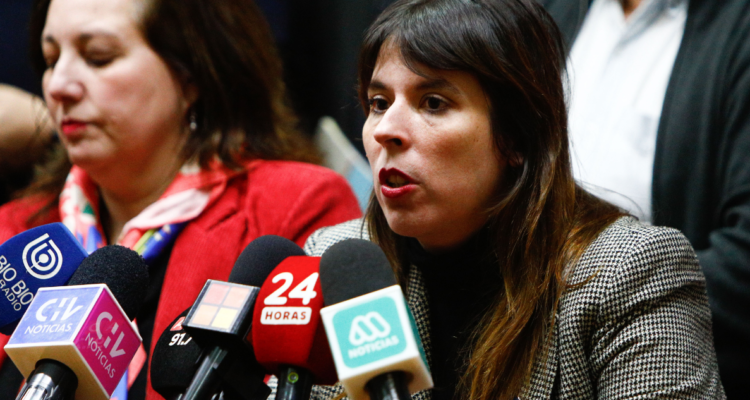 Martínez (FA) acusa a Kast de justificar su gestión culpando a la de Boric y lo emplaza a “gobernar”
