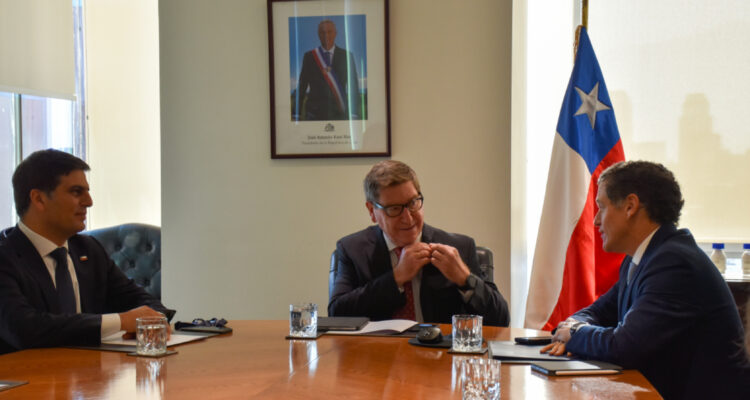 Más de US$12 mil millones en conjunto: Gobierno celebra las inversiones mineras en El Abra y Escondida