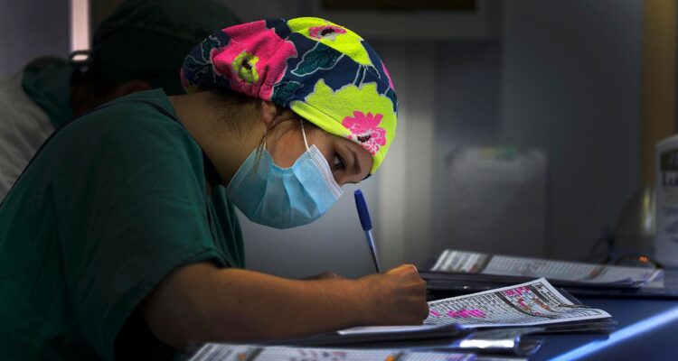 Desde abril: vuelve uso obligatorio de mascarillas en servicios de urgencia públicos y privados