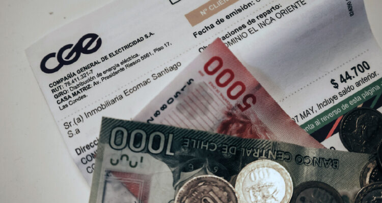 La devolución en las cuentas de luz que tocaría a 1,5 millones de clientes, según análisis