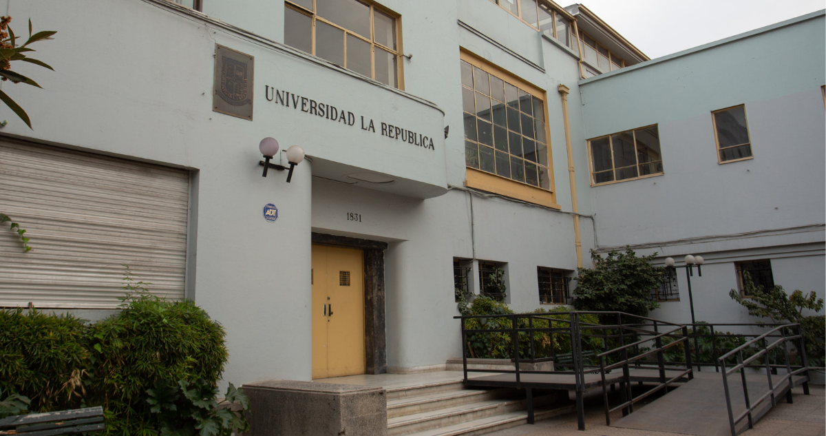 Mineduc confirma revocación del reconocimiento oficial de la U. de la República: institución cerrará