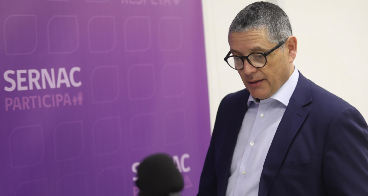 Ministerio de Economía pide la renuncia al director nacional del Sernac, Andrés Herrera