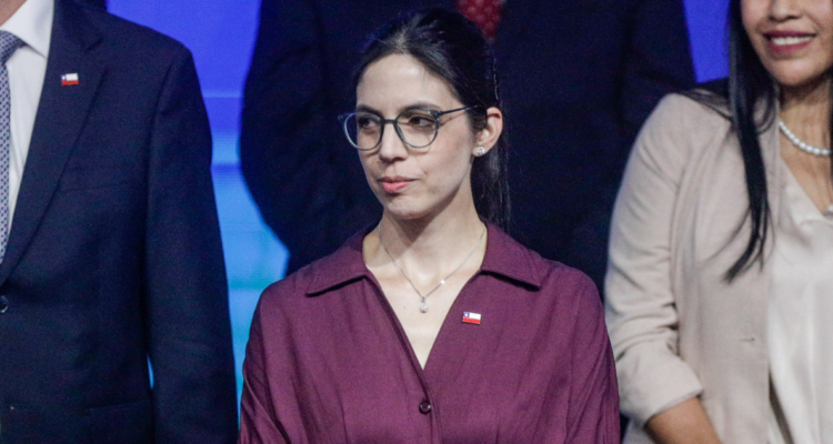 Ministra de Medio Ambiente defiende retiro de 43 decretos y dice que serán corregidos y reingresados