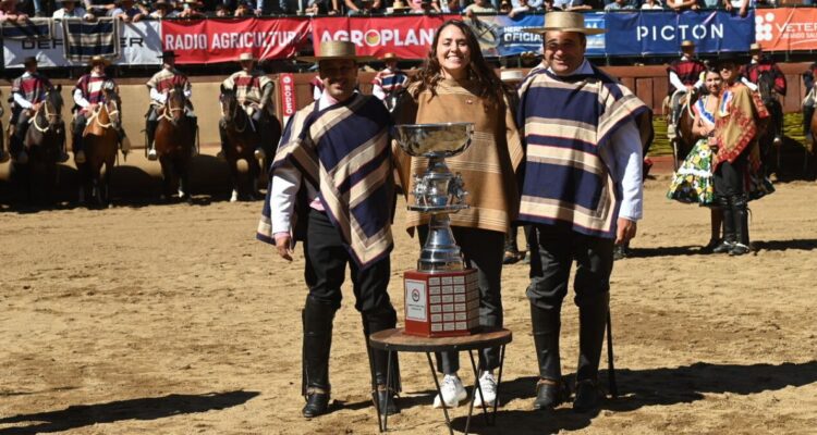 Ministra Natalia Duco valida totalmente el rodeo en su visita al Champion de Rancagua