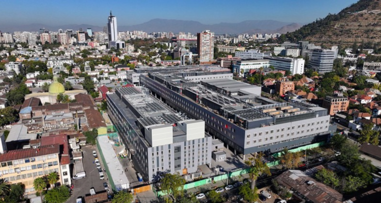Hospital del Salvador e Instituto de Geriatría tendrán 98% de avance al término de gobierno de Boric