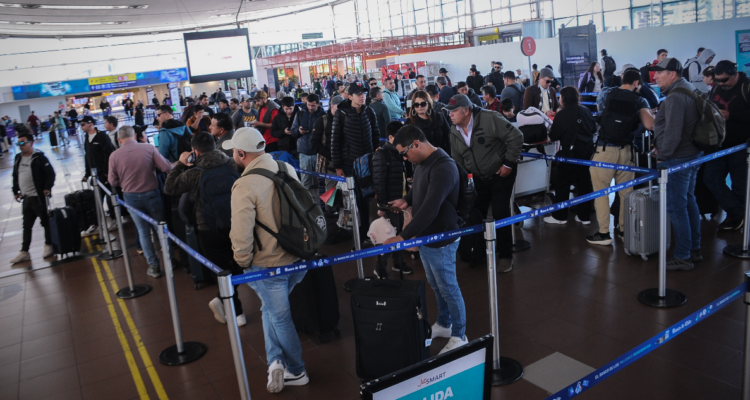 MOP desestima proceso de gestión de Boric y hará nueva licitación para ampliar Aeropuerto de Santiago