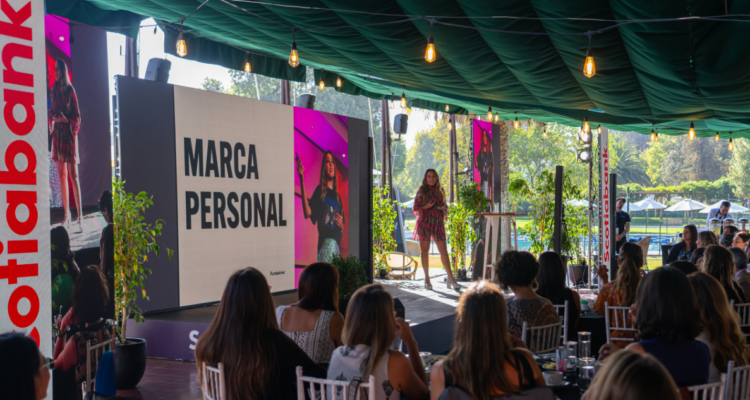 mujer-dia-scotiabank