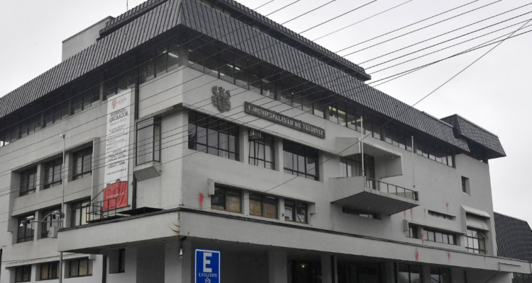 Valdivia: Concejales piden sumario y destitución a funcionarios que apostaron en casinos de juego