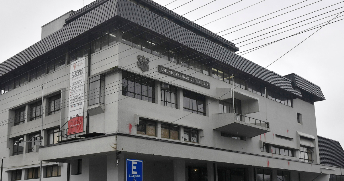 Valdivia: Concejales piden sumario y destitución a funcionarios que apostaron en casinos de juego