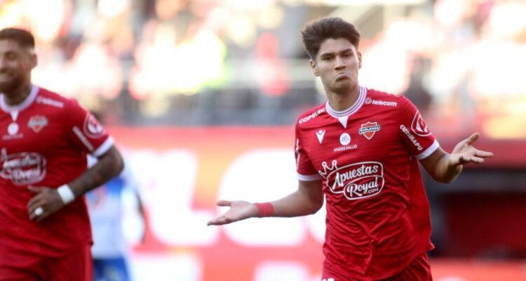A Ñublense le bastó el gol de Ávalos para vencer a UC: chillanejos lideran grupo C en Copa de la Liga