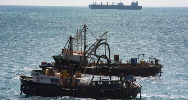 Acusan “expropiación encubierta”: Landes demanda al Estado por fraccionamiento pesquero