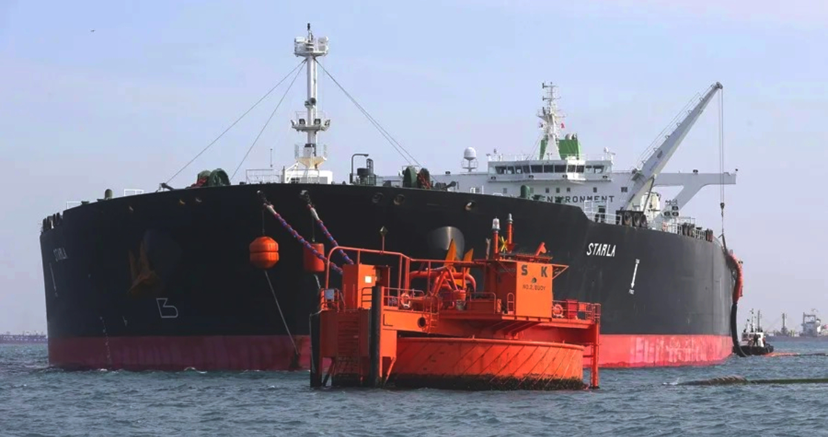 Nueva medida para frenar alza: EEUU autoriza temporalmente la compraventa de petróleo iraní
