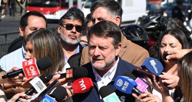 "No es solo una ciclovía": Orrego y alcaldes piden a Poduje seguir con obras del eje "Nueva Alameda"