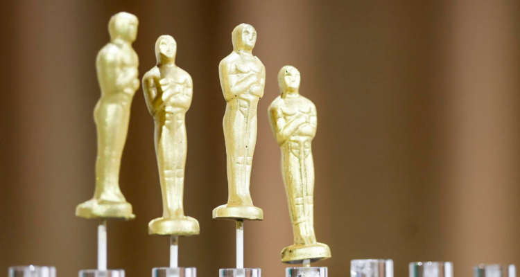 Estatuillas en referencia a los Premios Oscar 2026