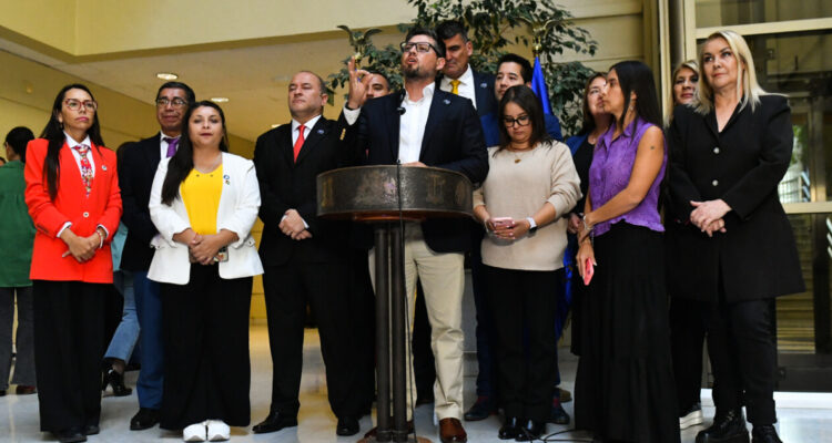 Diputados PDG cuestionan ofensiva del PS contra ministro Quiroz: “No aporta a la gobernabilidad”