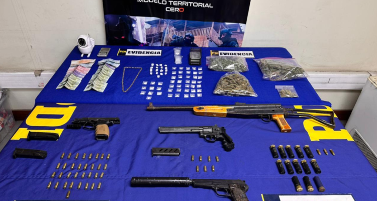 PDI incauta armas y drogas en cinco allanamientos simultáneos en Puente Alto